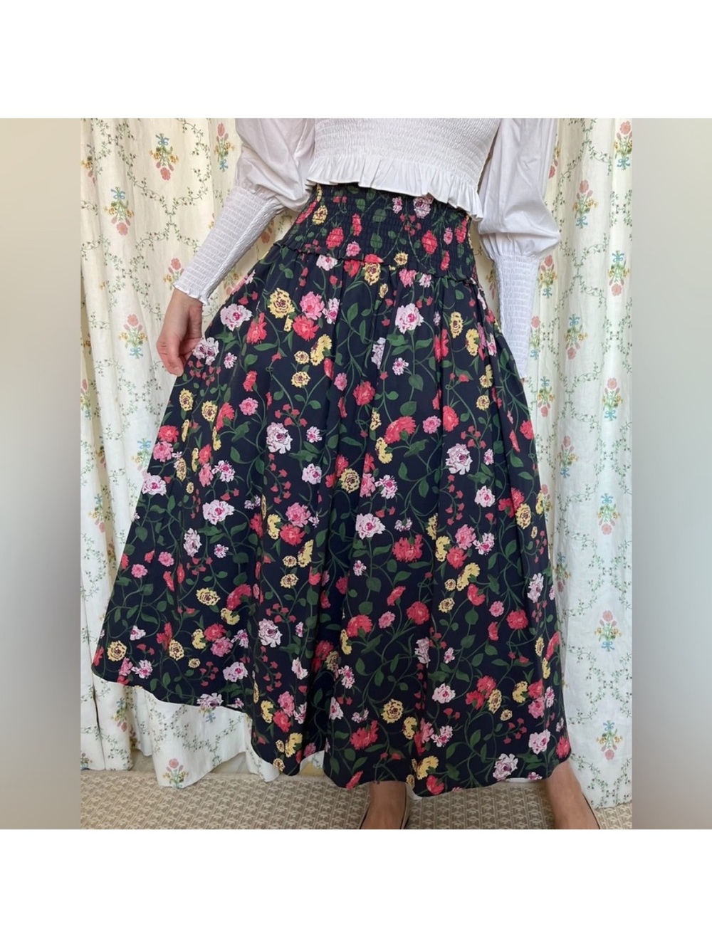 Hill House Home The Delphine Nap Skirt in Navy Peony Bouquet